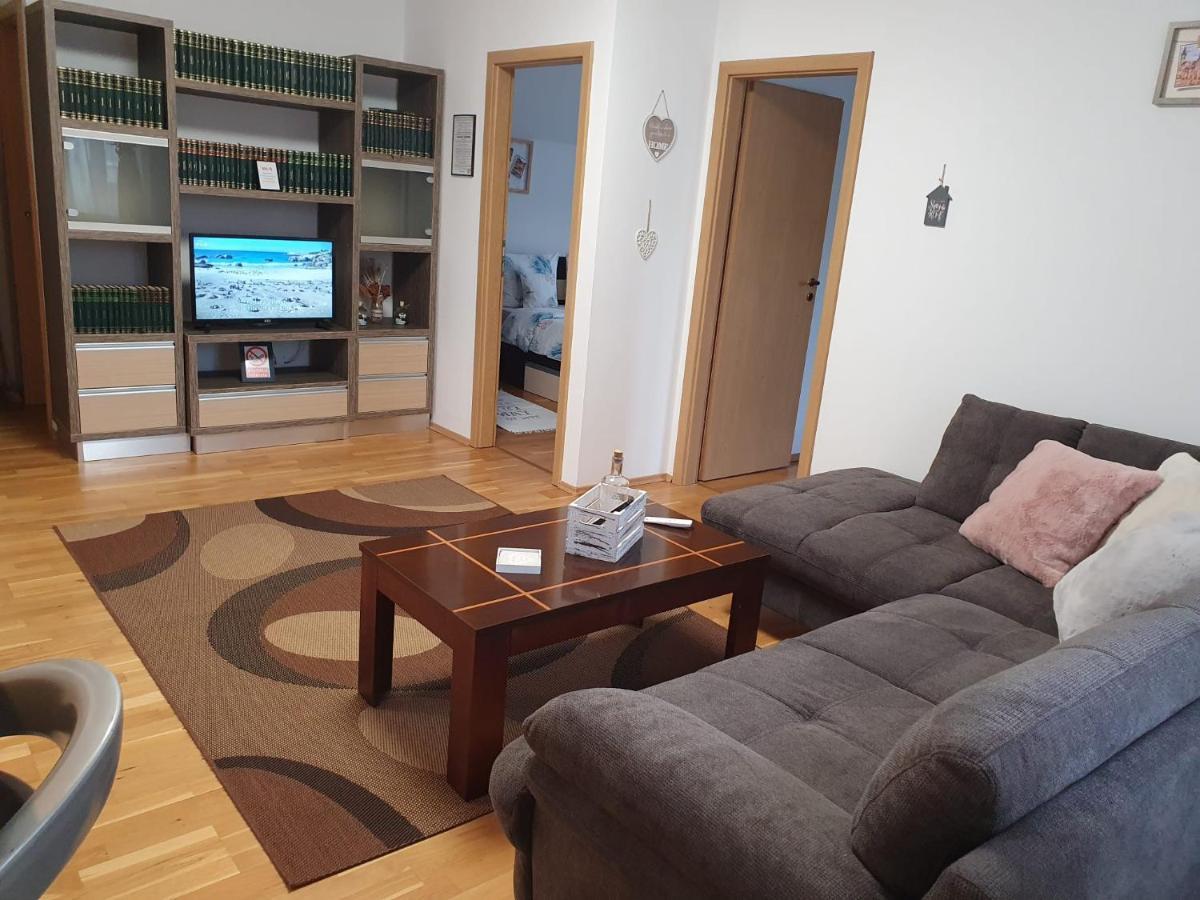 Smiley Apartment Sibiu Bagian luar foto